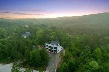 Turist apartmanları Disconnect2connect Creekside, Pickleball, Gameroom, Hottub, Firepit, Pet Friendly