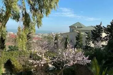 آپارتمان‌های توریست‌ها Exciting Seaview Villa Aymesa