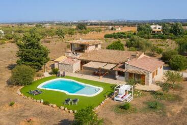 ツーリストアパートメント Yourhouse Can Mel, Perfect Villa For Groups