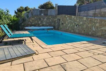 Жильё для туристов Bas De Villa T3 Ollioules Avec Piscine Vue Mer