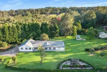 Apartaments turístics Carlyle Cottage, Luxury Country Home, Berry