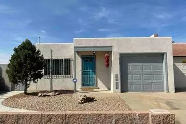 Turistihuoneistot Comfy, Contemporary Quiet Retreat Vacation Home With Views