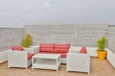 ツーリストアパートメント Two Stylish Apartments Together