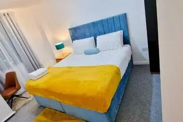 Turistihuoneistot Lovely 2 Bedroom Apartment, Free Parking