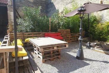 ツーリストアパートメント Maison Entre Nîmes Avignon Arles