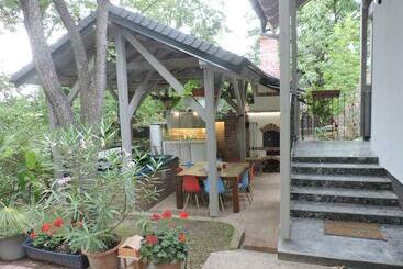 شقق خاصة سياحية Szepezd Oak Villa