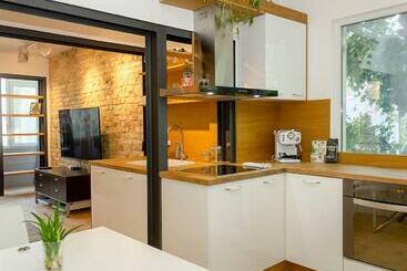 游客公寓 Bright & Spacious 1bd Apartment With A Charming Balcony