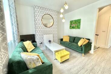 דירות לתיירים Camelford Place