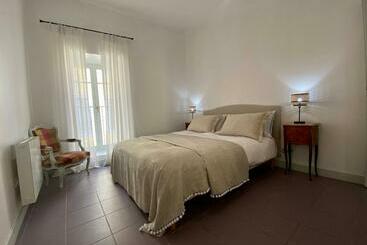 游客公寓 Casa Poliglota   100m De La Cité Médiévale