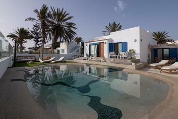 ツーリストアパートメント Villa Eden Beachfront Corralejo By Holidays Home