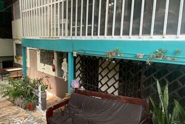 ツーリストアパートメント Blue Morpho House