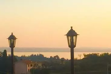 ツーリストアパートメント Gardasee Residenza Poetica Garda Lake
