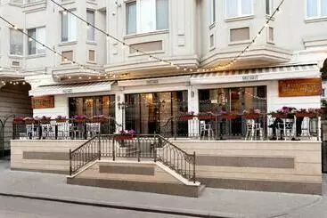 آپارتمانهای توریستها Lovely Central 1br Apartment With A Balcony