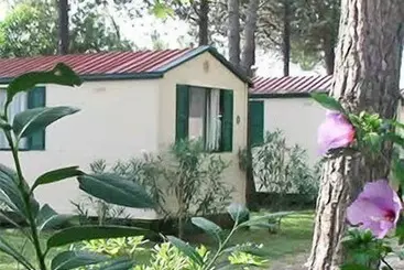 בקתות Villaggio Mithos