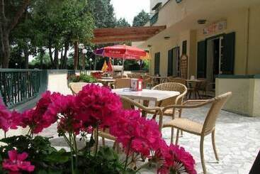 بانگلو Villaggio Mithos