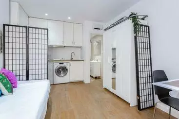 آپارتمان‌های توریست‌ها Aparteasy   Goya Ground Floor Studio