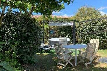 דירות לתיירים Mazet Des Orchidées   Gîte 2 à 4 Personnes 50 M2   Jardin, Accès Et Spa Privé En Occitanie