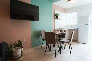 آپارتمان‌های توریست‌ها Great 2bdrm App In Downtown Otrobanda With Free Parking On Premises