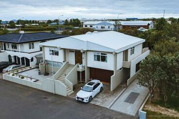 Apartaments turístics Smart Luxury   Private Gym, Hot Tub & Sauna