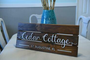 דירות לתיירים Cedar Cottage Newly Renovated, Walk Downtown