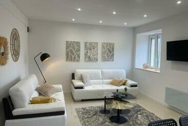 ツーリストアパートメント Duplex Près De Nantes