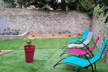 Turist apartmanları Joli T3 Avec Extérieur Proche Du Centre Et Des Remparts