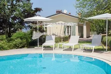 ツーリストアパートメント Villa Ilaria With Private Pool And Lake View