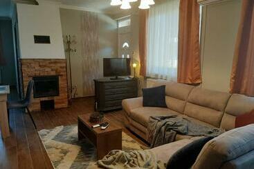 Vakantie-appartementen Akácvirág Airport Vendégház