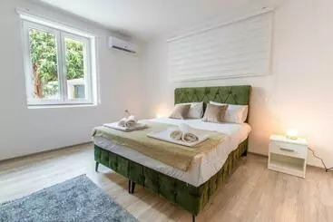 آپارتمانهای توریستها Lux Apartment Garden Mostar