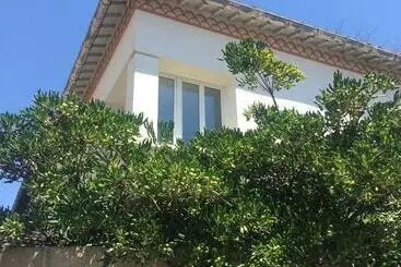 Pisos turísticos Dans Une Maison, Appartement Indépendant Et Jardin