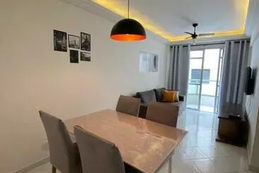 ツーリストアパートメント Lindo Apto Na Quadra Do Mar Na Praia Do Morro Com Ar Condicionado