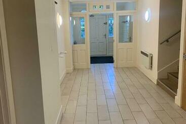 ツーリストアパートメント The Mews