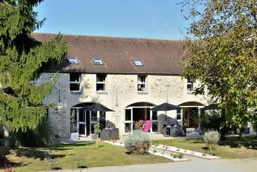 Отель Hôtel Restaurant La Ferme Du Mée Sur Seine