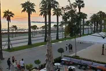 آپارتمانهای توریستها Lungomare Luxury Sea View Apartaments