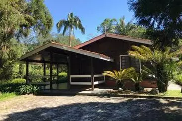 ツーリストアパートメント Lindo E Aconchegante Chalé Com Piscina, Lareira E Churrasqueira