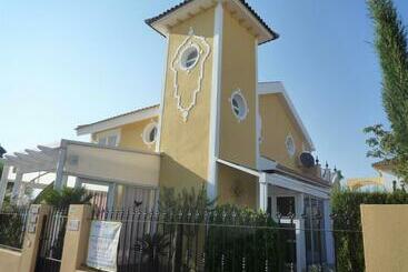 Жильё для туристов Villa Casa Del Sol