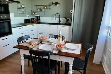 Turistihuoneistot Lostendro, Appartements Vue Port