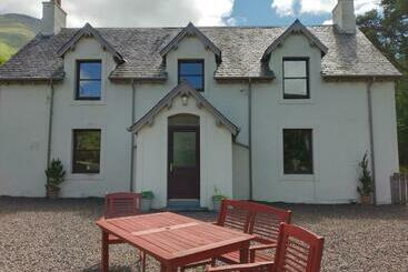 شقق خاصة سياحية Beautiful Farm House At The Foot Of Ben More