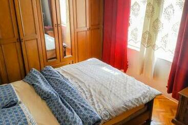 تختخواب و صبحانه Room With Sea View, Right In The Center