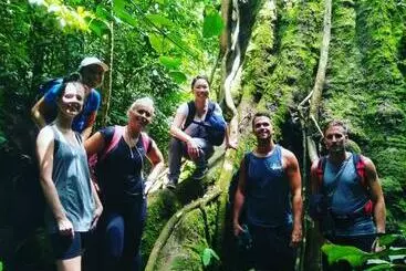 ツーリストアパートメント Bukit Lawang Guesthouse