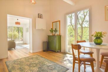 ツーリストアパートメント Cottage Sylvie à 25 Minutes Cassis