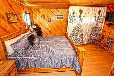 Resort Diamonds Old West