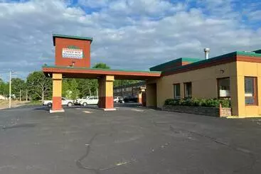Hotelli Posh Inn & Suites