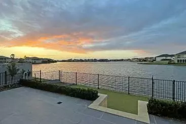 ツーリストアパートメント Luxury Waterfront Villa Bbq Cafe Wifi Great Views 5brm