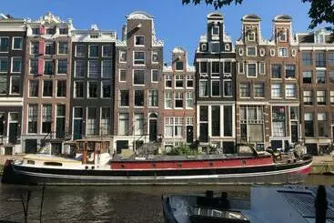 Majatalo Canal Hideaway