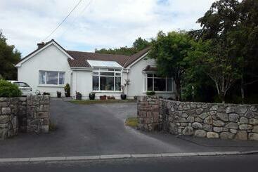 تختخواب و صبحانه Ardan Mhuire