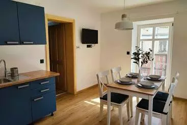 ツーリストアパートメント Corner House Apartments Near Lake Bled