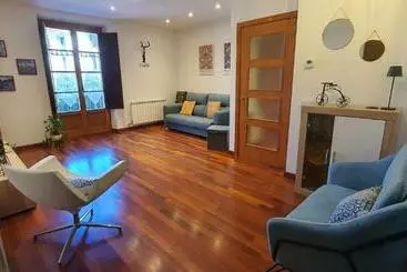 Turistlejligheder El Mussol De La Vila Camprodon, Balconets Amb Vistes A La Plaça