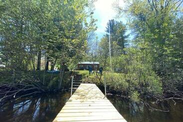 דירות לתיירים Adirondack Waterfront Cabin Upper Hudson Tributary