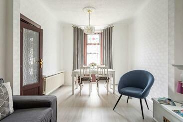 דירות לתיירים Central Belfast Town House